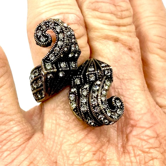 VINTAGE HEIDI DAUS RING SIMPLY SOPHISTICATED PAVE CRYSTALS BY-PASS Sz 7 - Picture 5 of 8